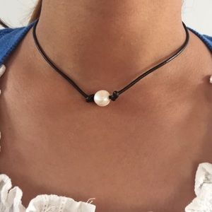 Urban Outfitters Leather Pearl Choker Necklace